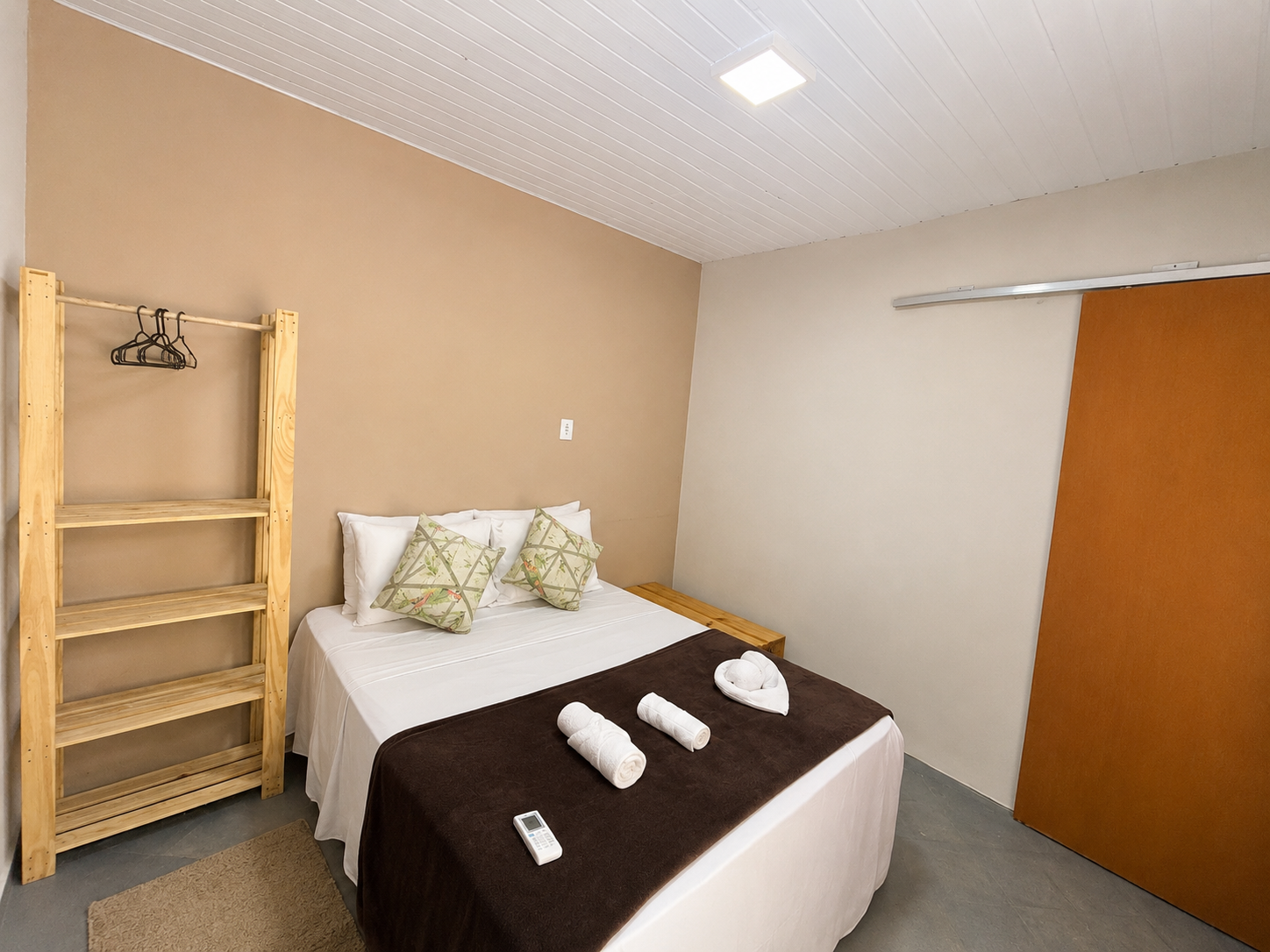 Cama de casal da Suíte Standard
